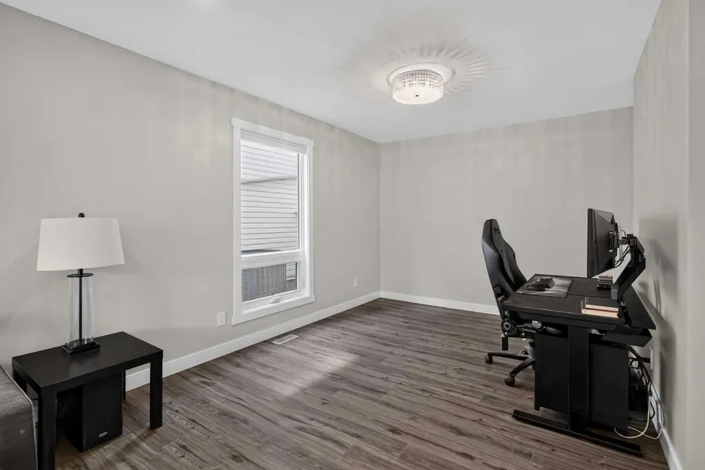 132 Woodglen Way SW Calgary AB T2W 4T3