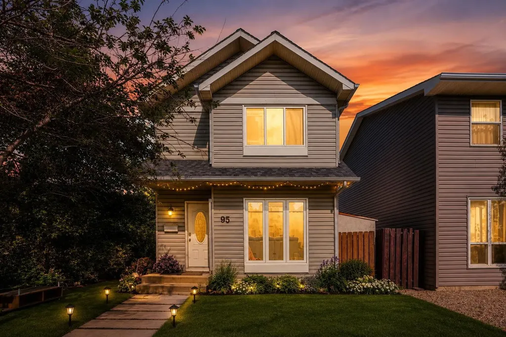 95 Castlegreen Close NE Calgary AB T3J 1Y6