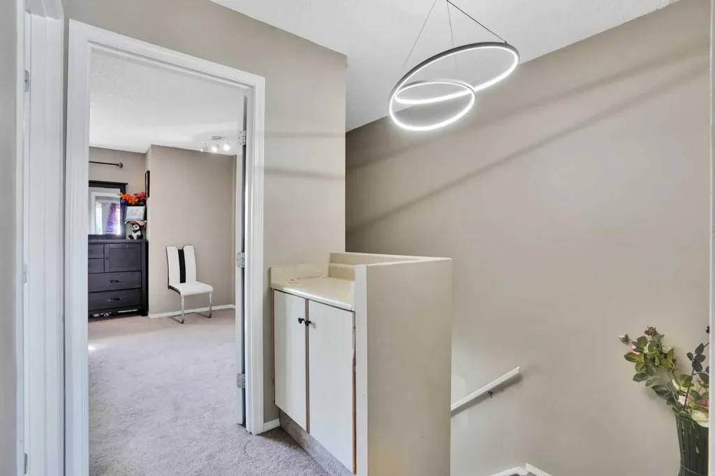95 Castlegreen Close NE Calgary AB T3J 1Y6