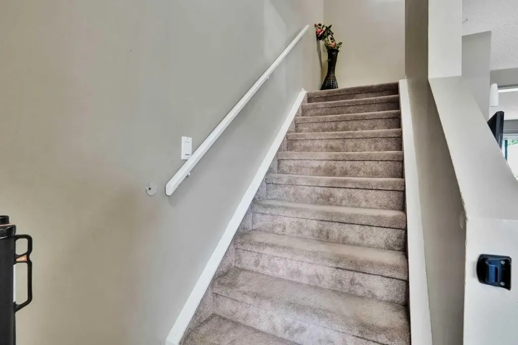 95 Castlegreen Close NE Calgary AB T3J 1Y6