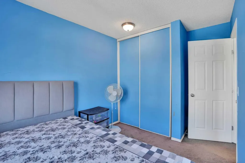 95 Castlegreen Close NE Calgary AB T3J 1Y6