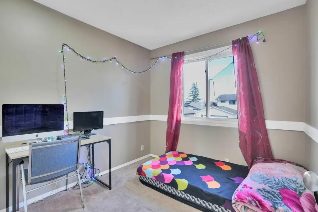 95 Castlegreen Close NE Calgary AB T3J 1Y6