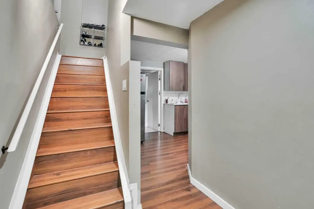 95 Castlegreen Close NE Calgary AB T3J 1Y6