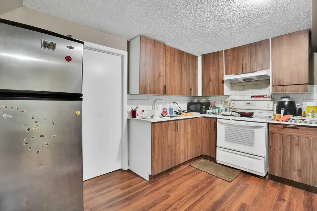 95 Castlegreen Close NE Calgary AB T3J 1Y6