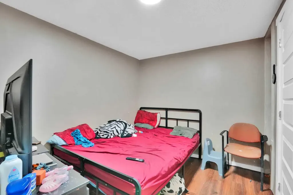 95 Castlegreen Close NE Calgary AB T3J 1Y6