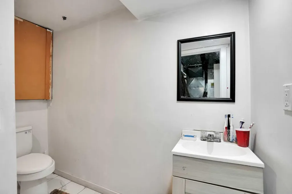 95 Castlegreen Close NE Calgary AB T3J 1Y6