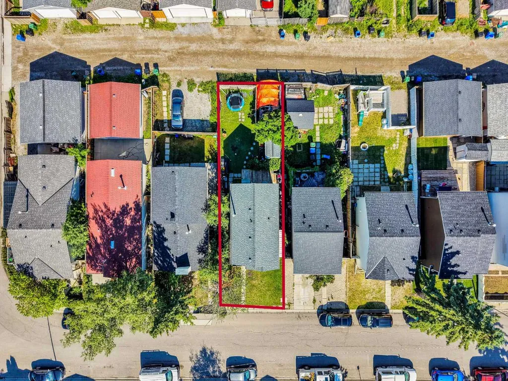 95 Castlegreen Close NE Calgary AB T3J 1Y6