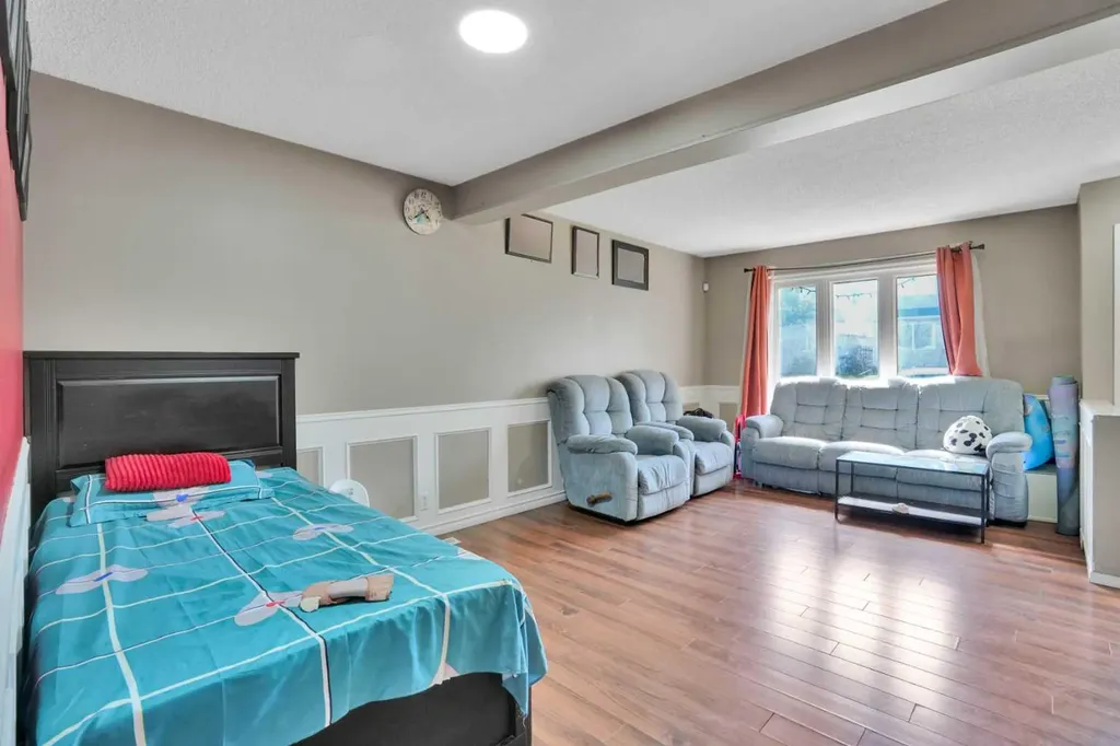 95 Castlegreen Close NE Calgary AB T3J 1Y6