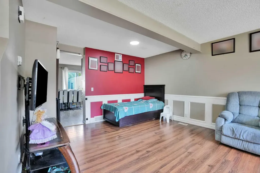 95 Castlegreen Close NE Calgary AB T3J 1Y6