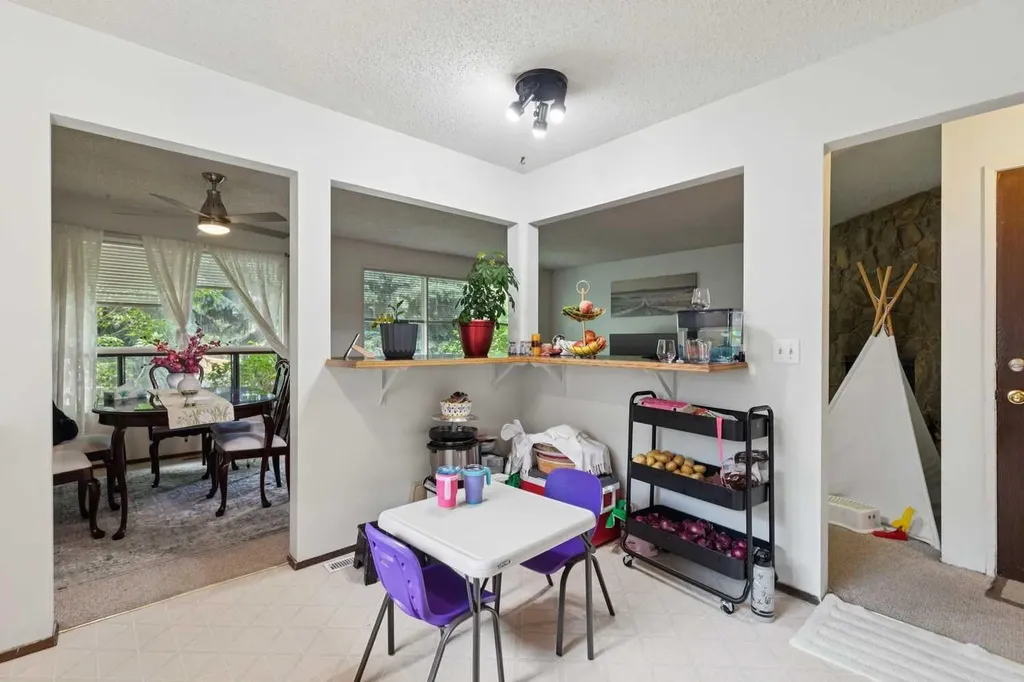 612 13 Avenue NE Calgary AB T2E 1C6