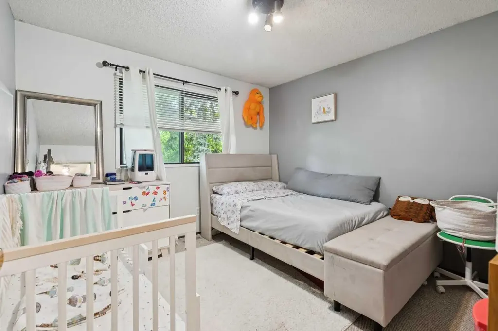 612 13 Avenue NE Calgary AB T2E 1C6