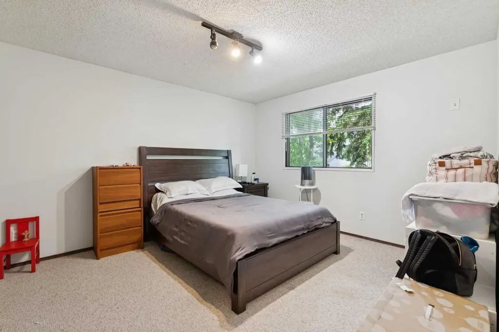 612 13 Avenue NE Calgary AB T2E 1C6