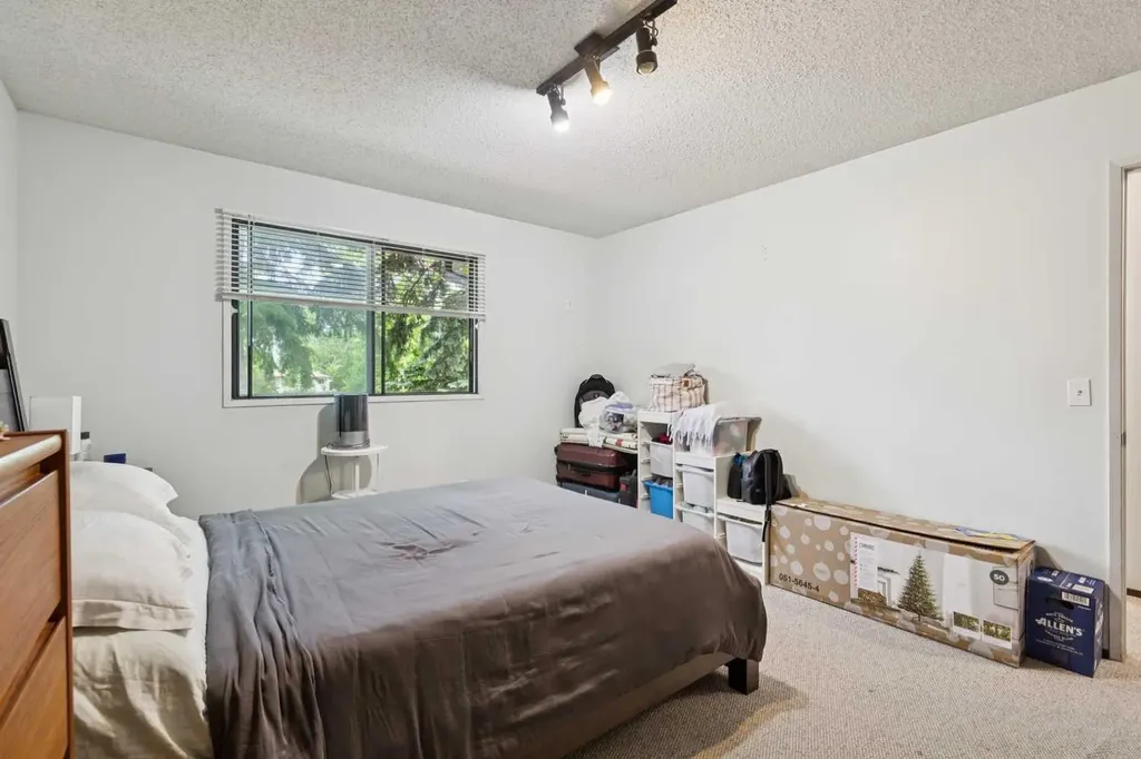 612 13 Avenue NE Calgary AB T2E 1C6