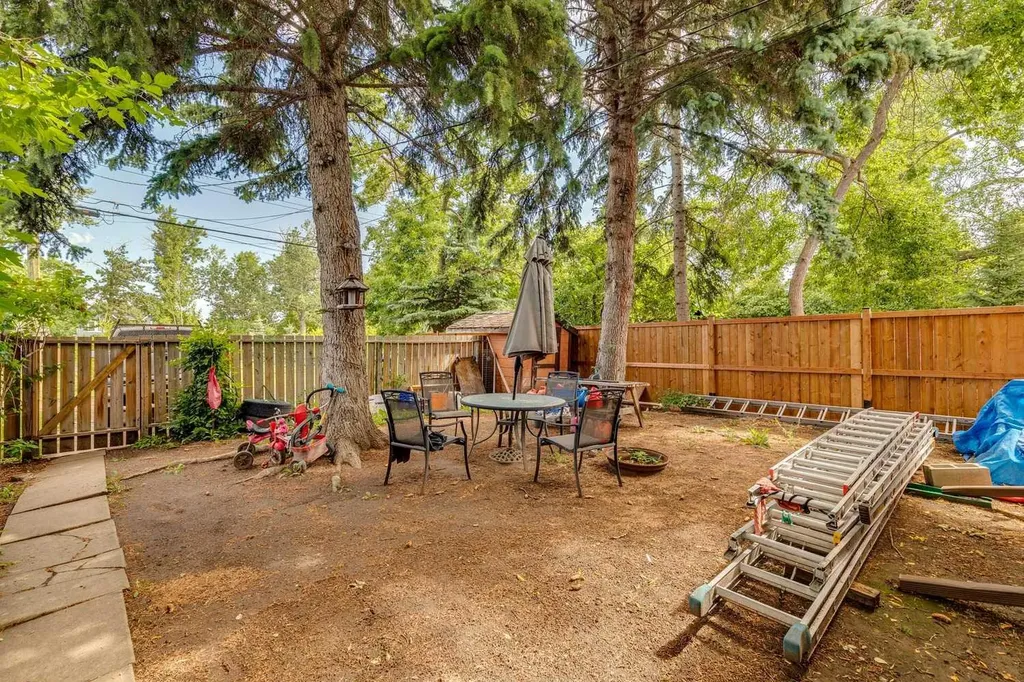 612 13 Avenue NE Calgary AB T2E 1C6