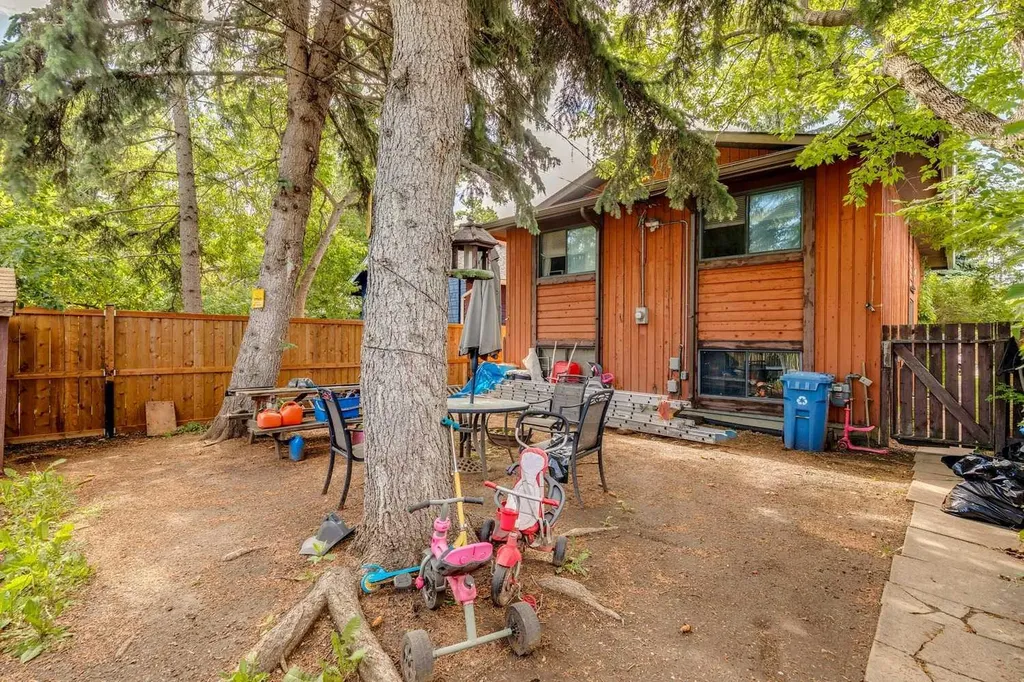 612 13 Avenue NE Calgary AB T2E 1C6