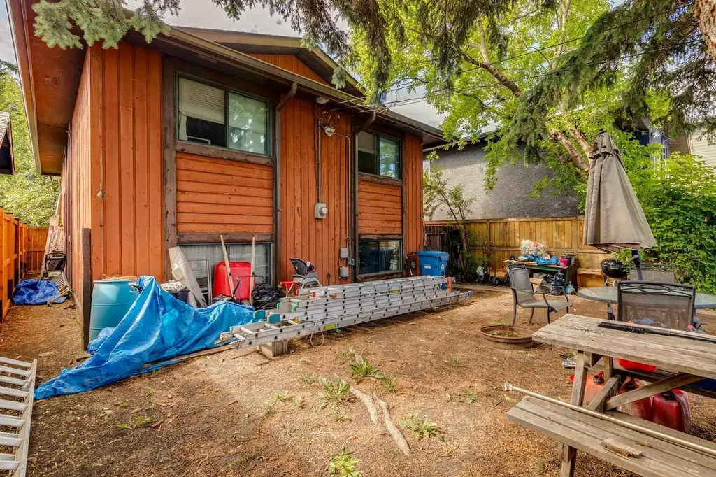 612 13 Avenue NE Calgary AB T2E 1C6
