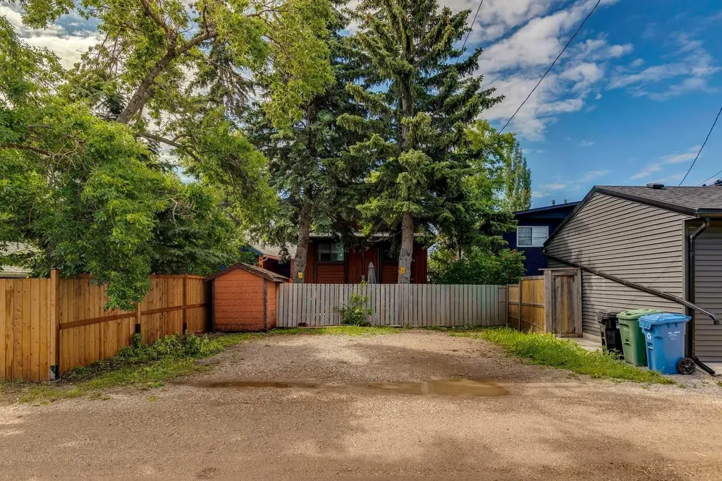 612 13 Avenue NE Calgary AB T2E 1C6