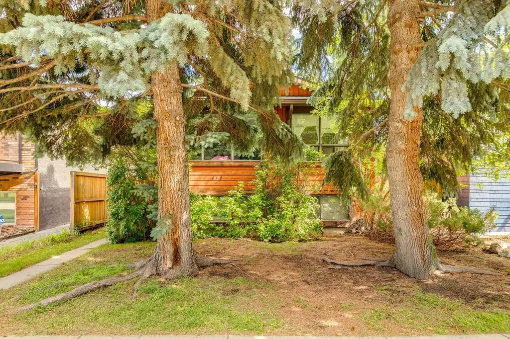 612 13 Avenue NE Calgary AB T2E 1C6