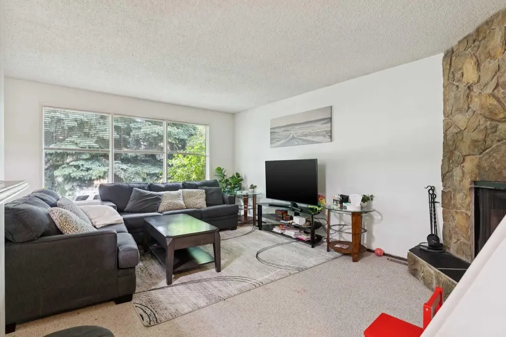 612 13 Avenue NE Calgary AB T2E 1C6