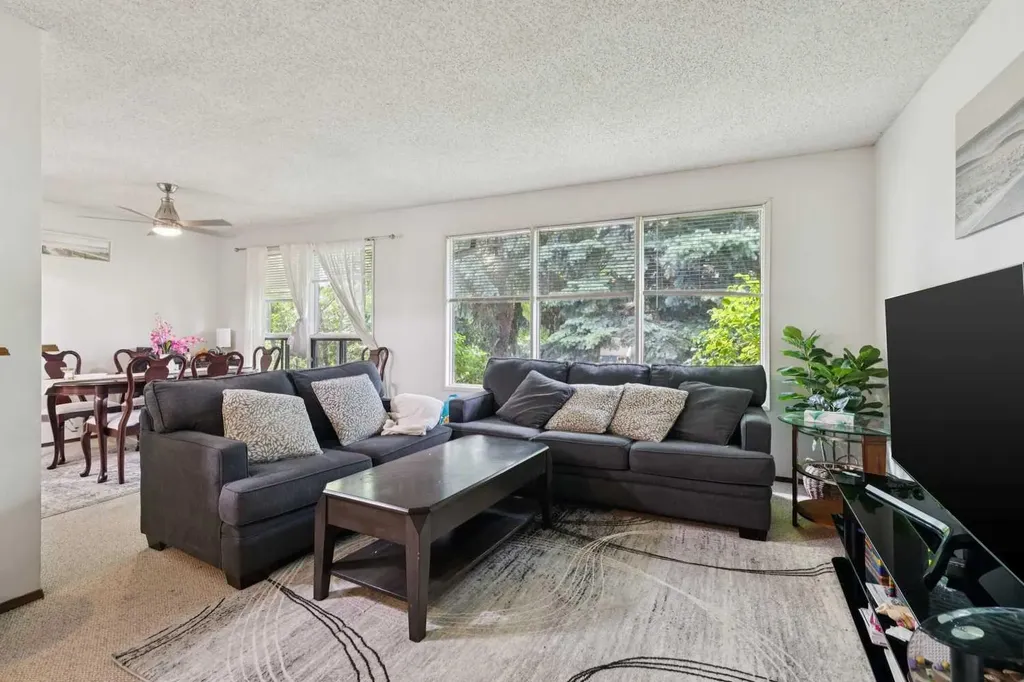 612 13 Avenue NE Calgary AB T2E 1C6
