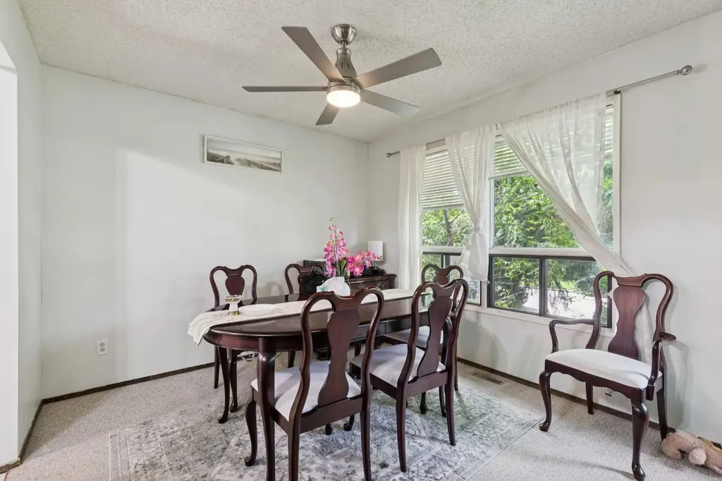612 13 Avenue NE Calgary AB T2E 1C6