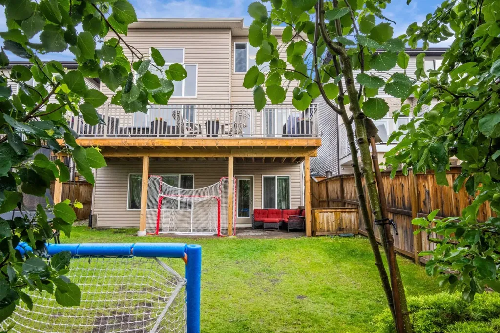 173 Cranarch Close SE Calgary AB T3M 0T9