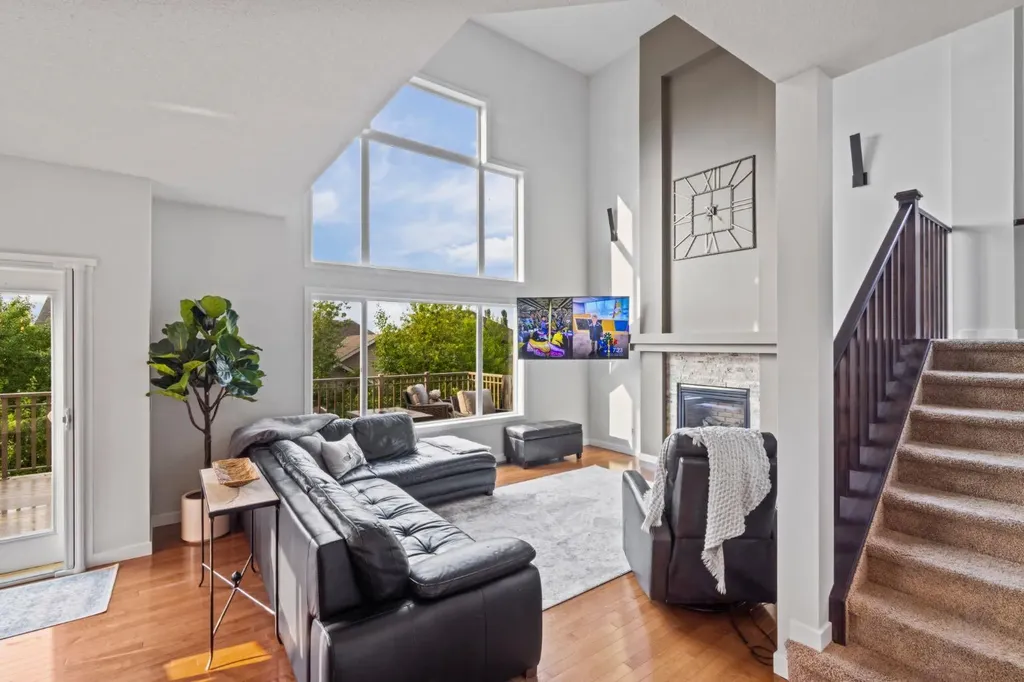 173 Cranarch Close SE Calgary AB T3M 0T9