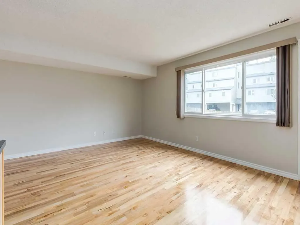 1540 29 Street NW Calgary AB T2R 0B3