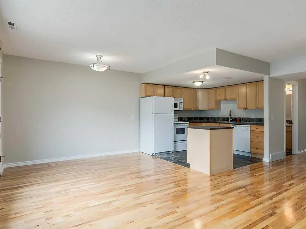 1540 29 Street NW Calgary AB T2R 0B3