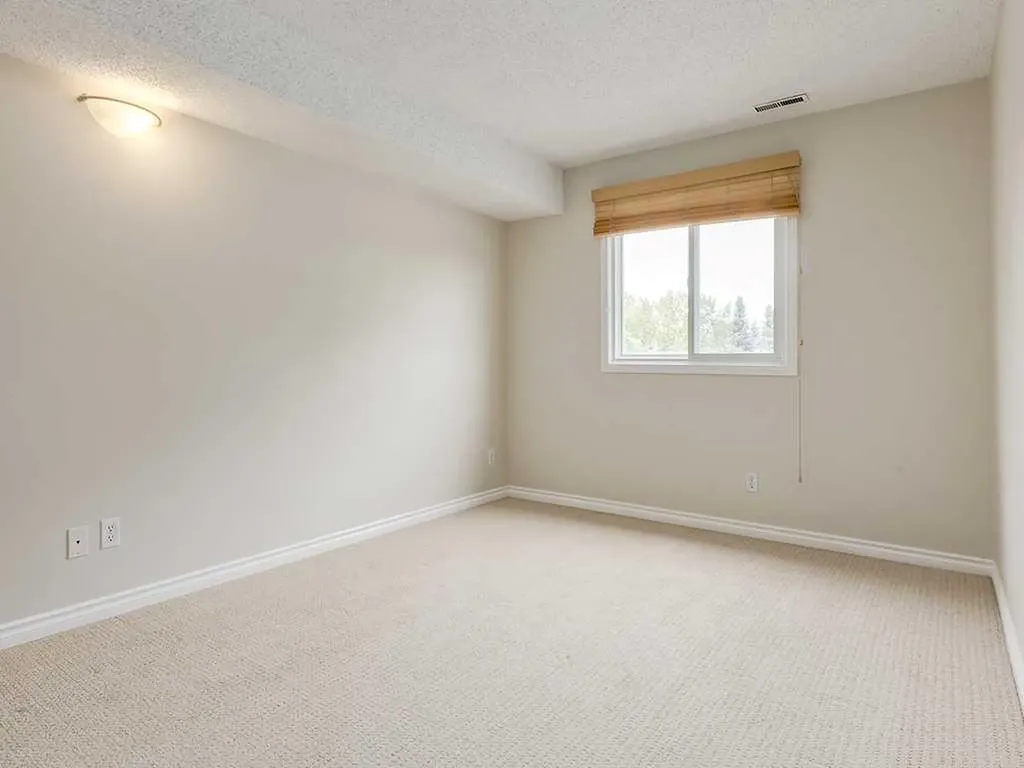 1540 29 Street NW Calgary AB T2R 0B3