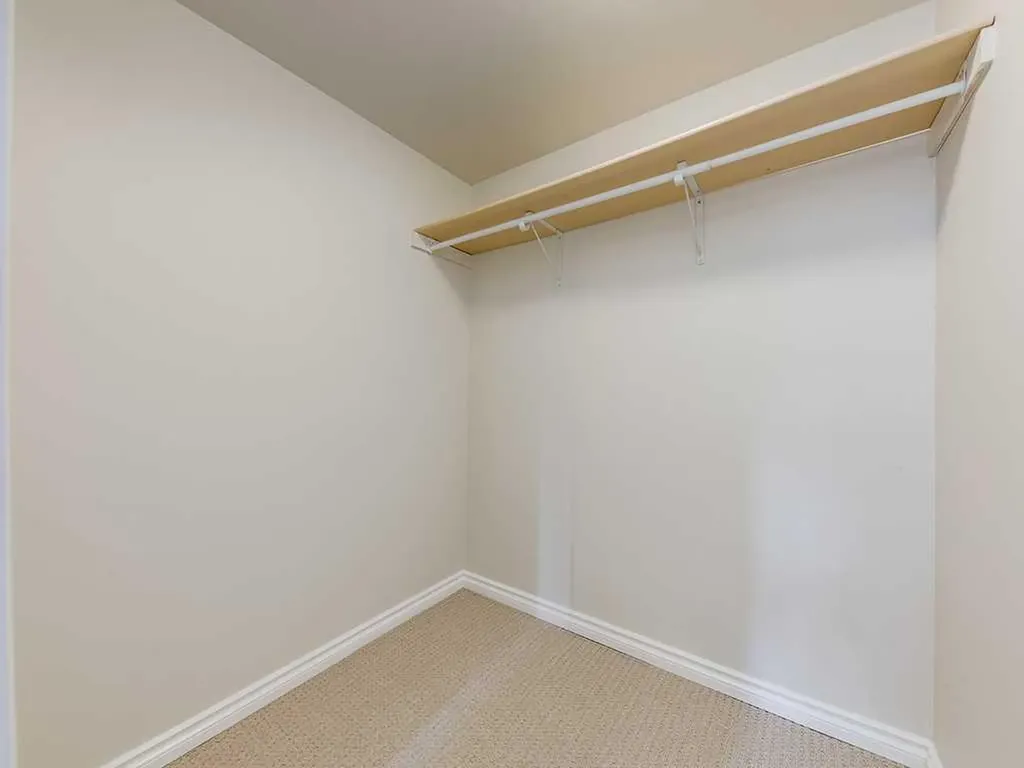 1540 29 Street NW Calgary AB T2R 0B3