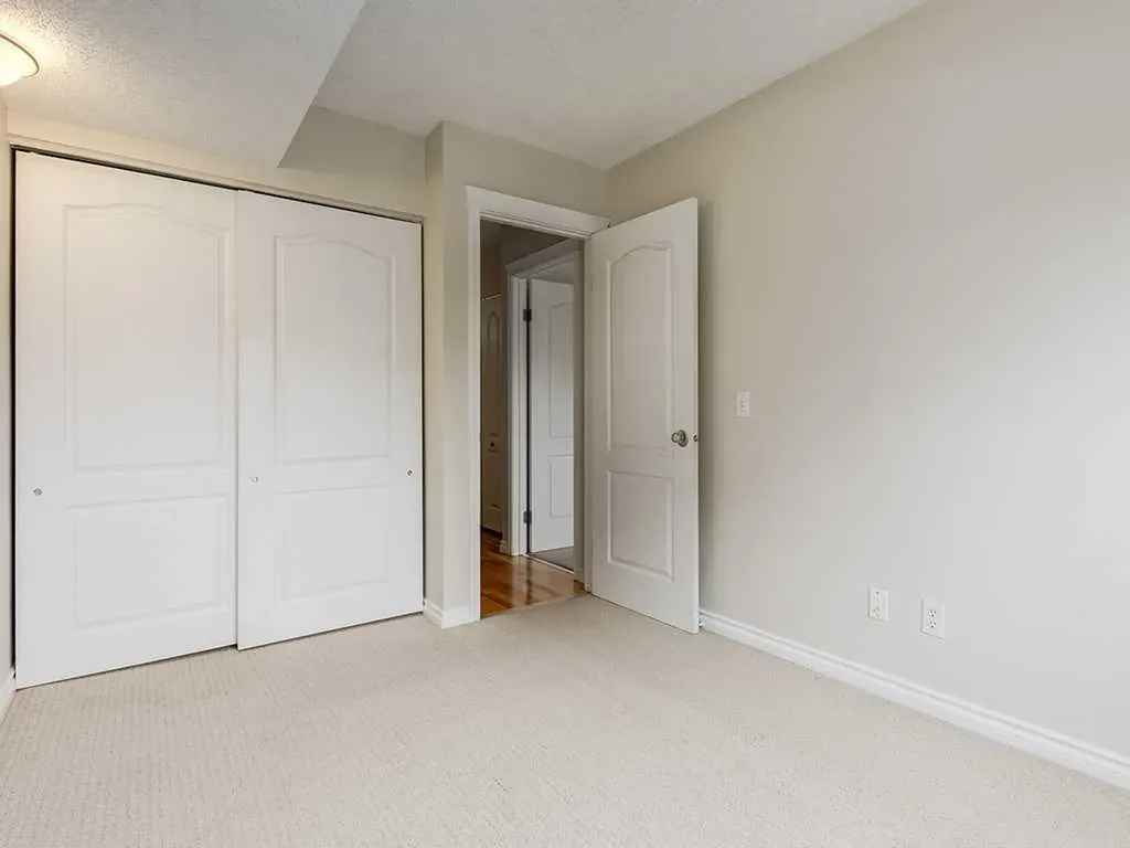 1540 29 Street NW Calgary AB T2R 0B3