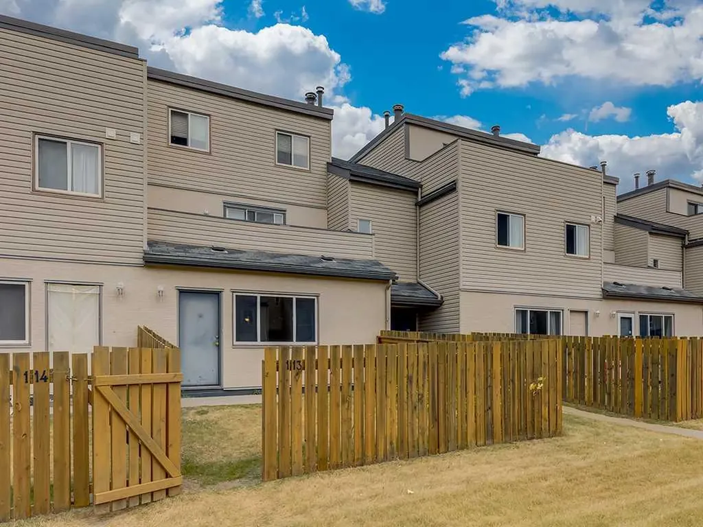 1540 29 Street NW Calgary AB T2R 0B3
