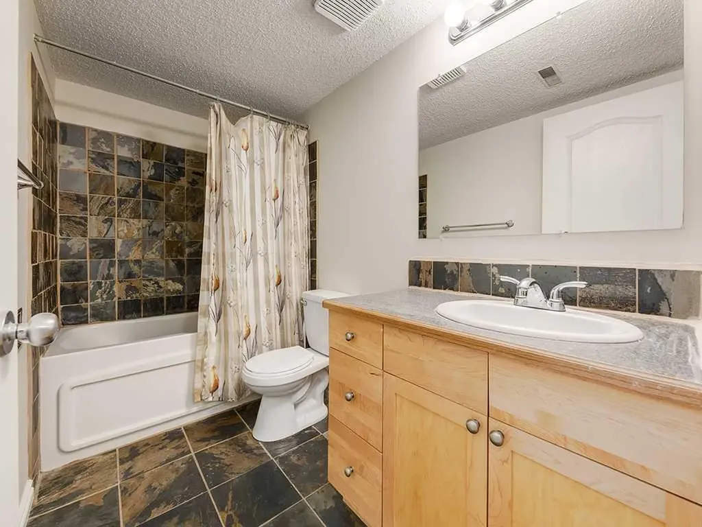 1540 29 Street NW Calgary AB T2R 0B3