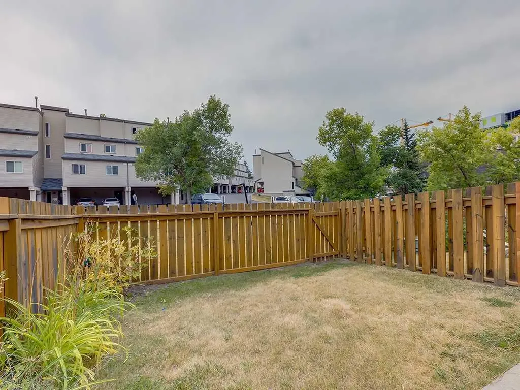 1540 29 Street NW Calgary AB T2R 0B3