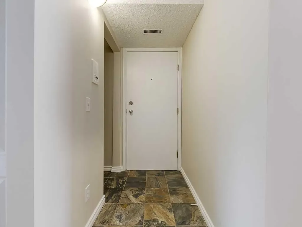 1540 29 Street NW Calgary AB T2R 0B3