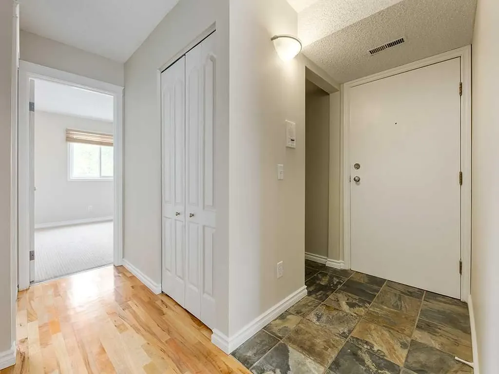 1540 29 Street NW Calgary AB T2R 0B3