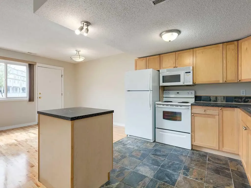 1540 29 Street NW Calgary AB T2R 0B3