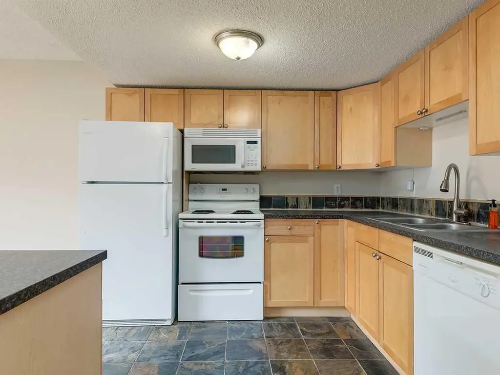 1540 29 Street NW Calgary AB T2R 0B3
