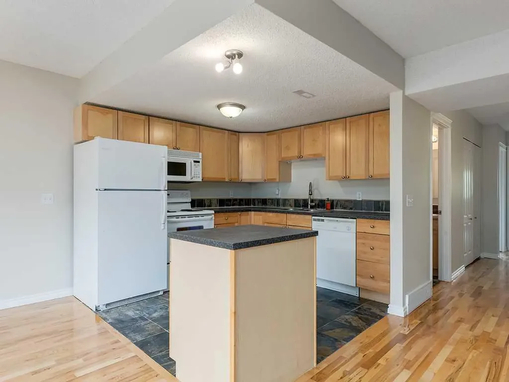 1540 29 Street NW Calgary AB T2R 0B3