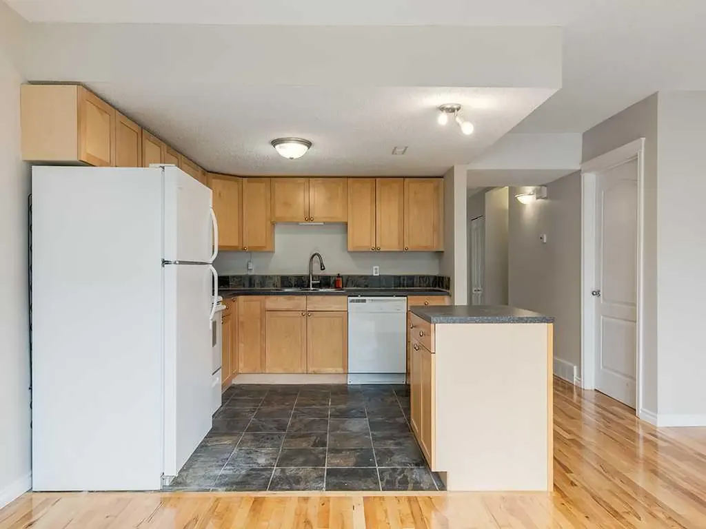1540 29 Street NW Calgary AB T2R 0B3