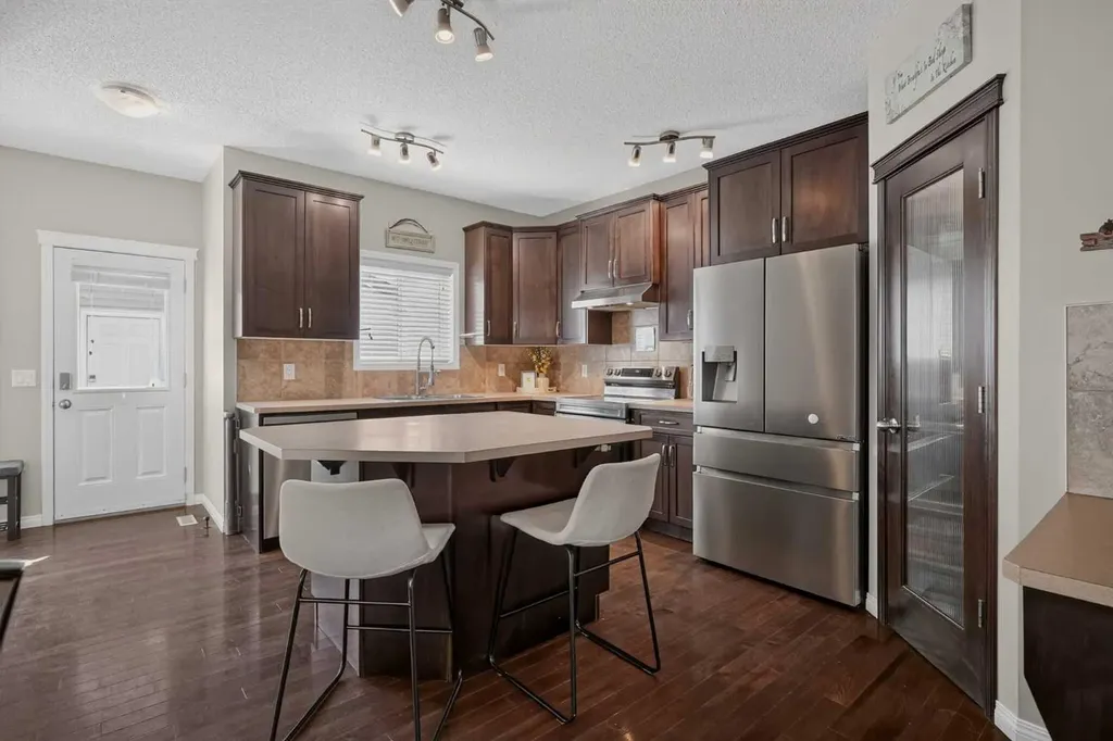 325 Cimarron Vista Way Okotoks AB T1S 0J6