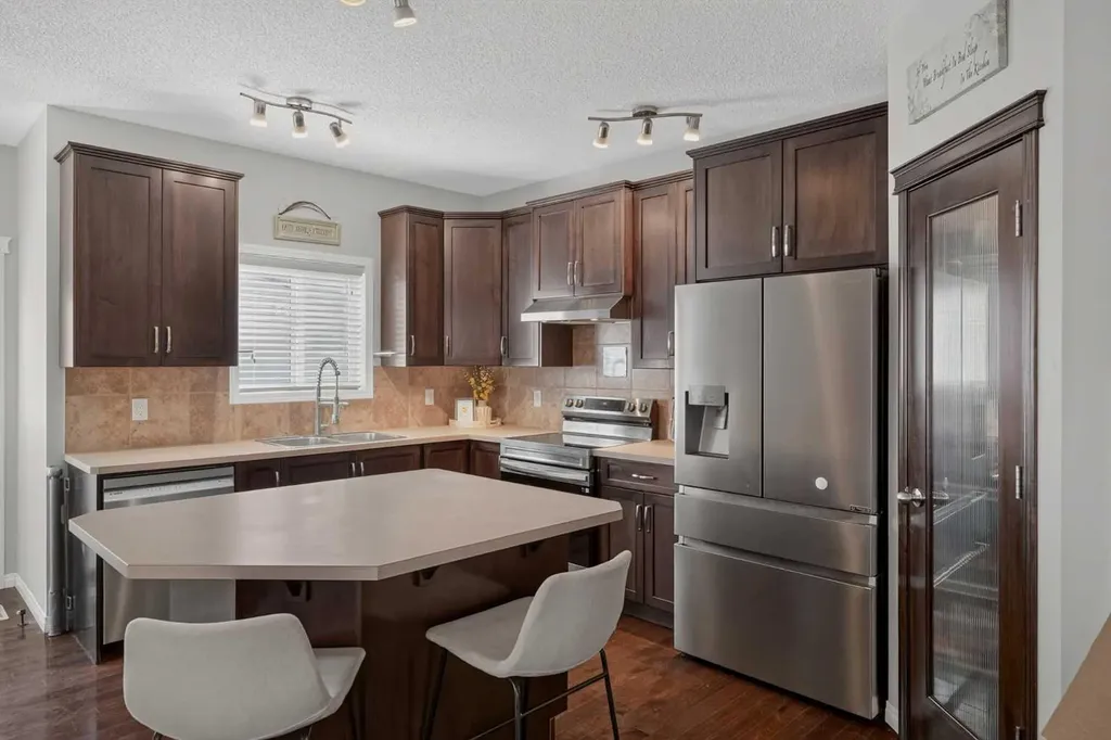 325 Cimarron Vista Way Okotoks AB T1S 0J6