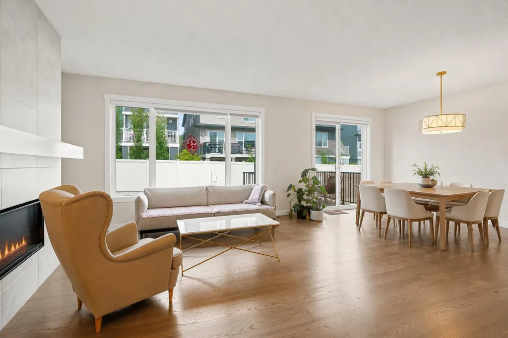 7164 11 Avenue SW Calgary AB T3H 3V5