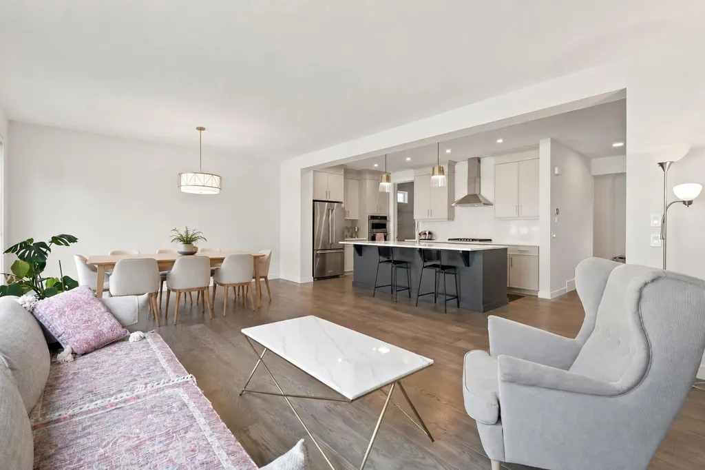 7164 11 Avenue SW Calgary AB T3H 3V5