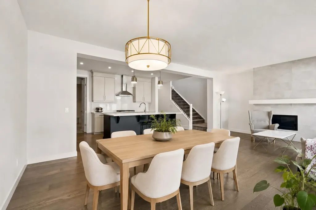 7164 11 Avenue SW Calgary AB T3H 3V5