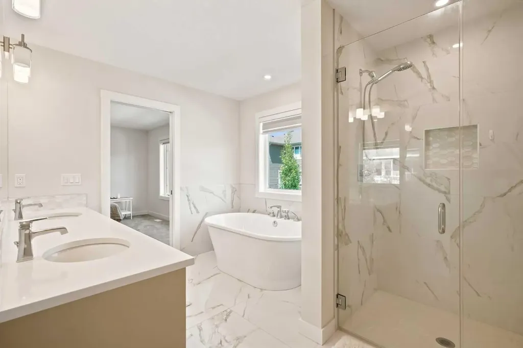 7164 11 Avenue SW Calgary AB T3H 3V5
