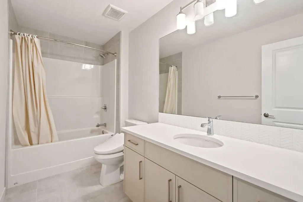 7164 11 Avenue SW Calgary AB T3H 3V5