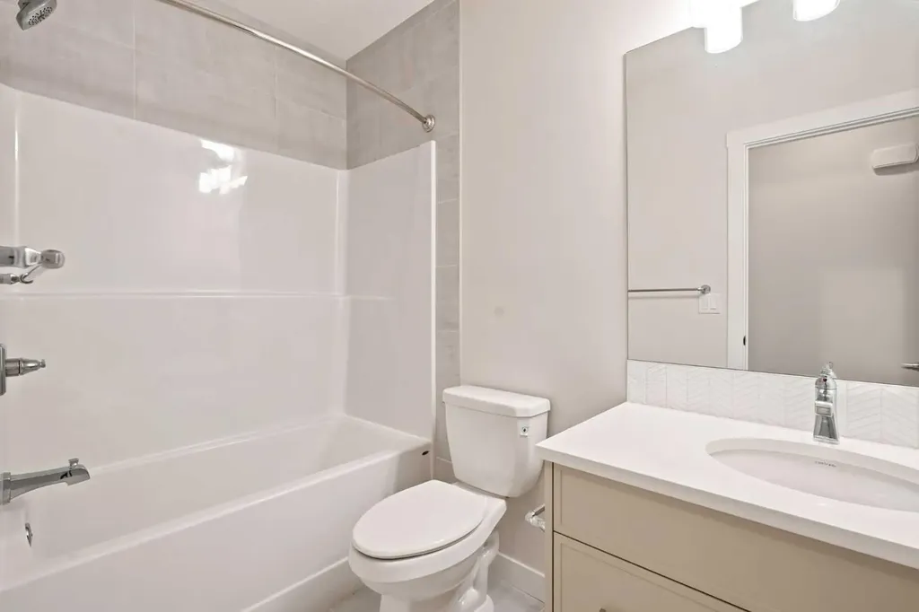 7164 11 Avenue SW Calgary AB T3H 3V5