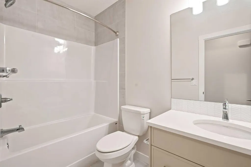 7164 11 Avenue SW Calgary AB T3H 3V5
